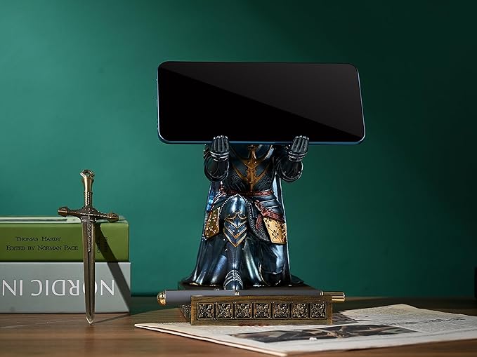 HDMbigmi King's Guard Leader Cloak Warrior Knight Pen Holder Mobile Phone Stand, Ornament Knight Statue, Pen Stand Paperweight for Office and Home (Blue)