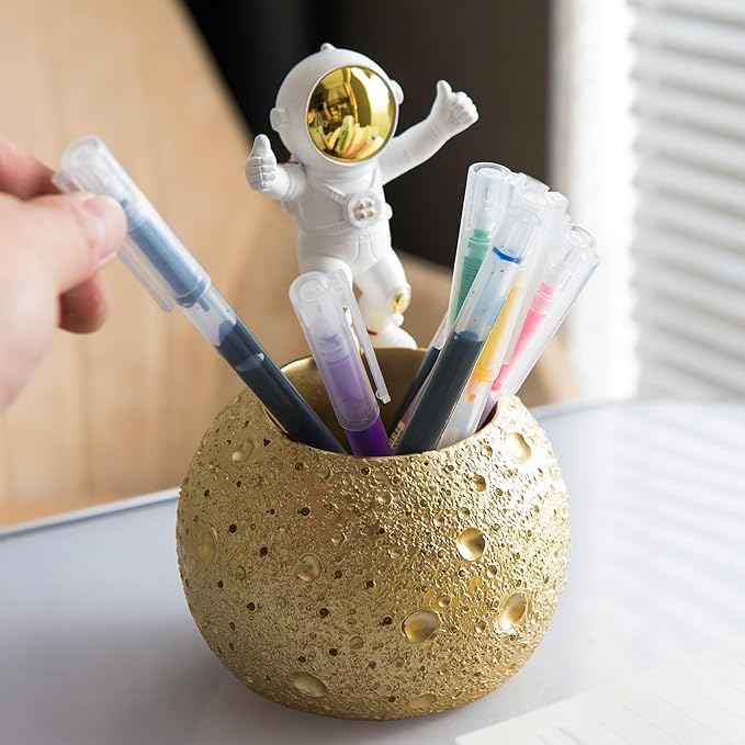 Kimdio Pen Holder, Astronaut Stand for Desk Pencil Holder, Resin Desk Moon Organizer Decorative Accessories Ideal Gift for Office, Classroom, Home - Gold