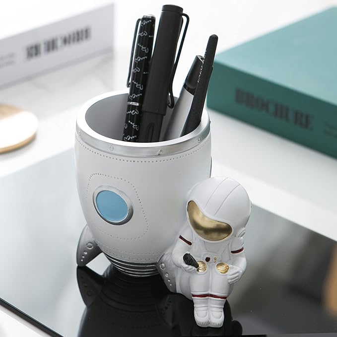Kimdio Pen Holder, Astronaut Stand for Desk Pencil Holder, Resin Desk Organizer Decorative Accessories Ideal Gift for Office, Classroom, Home