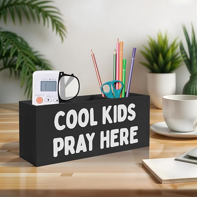 Exqcom Christian Pen Pencil Crayon Holder for Kids Boys, Cool Kids Pray Here Bible Verse Pencil Pen Holder Organizer for Toddler Boys Room Bedroom Desk Accessories,Room Bedroom Decor