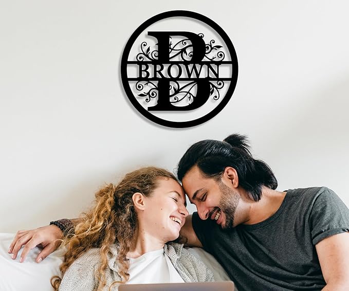 Personalized Round Metal Monogram Sign, Custom Family Last Name Decor, Initial Letter Wall Art Plaque, Unique Indoor Outdoor Housewarming Wedding Gift