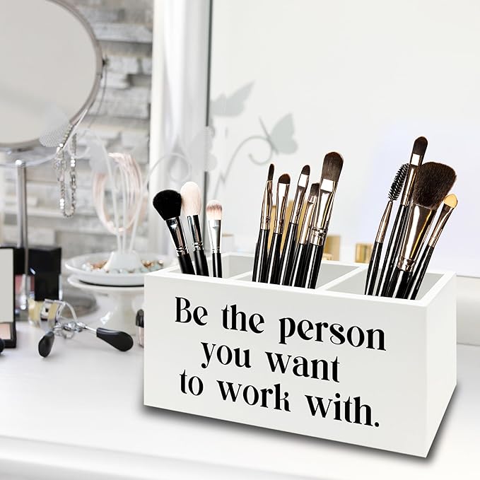XPH Be the Person You Want to Work with White Pen Pencil Holder Organizer for Desk, Inspirational Gifts for Women Men, Motivational Wooden Box Sign for Home Office Desk Tabletop Decorations