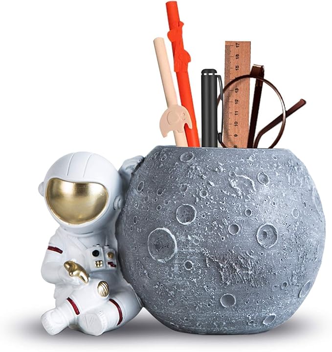 Kimdio Pen Holder, Astronaut Stand for Desk Pencil Holder, Resin Desk Organizer Decorative Accessories Ideal Gift for Office, Classroom, Home