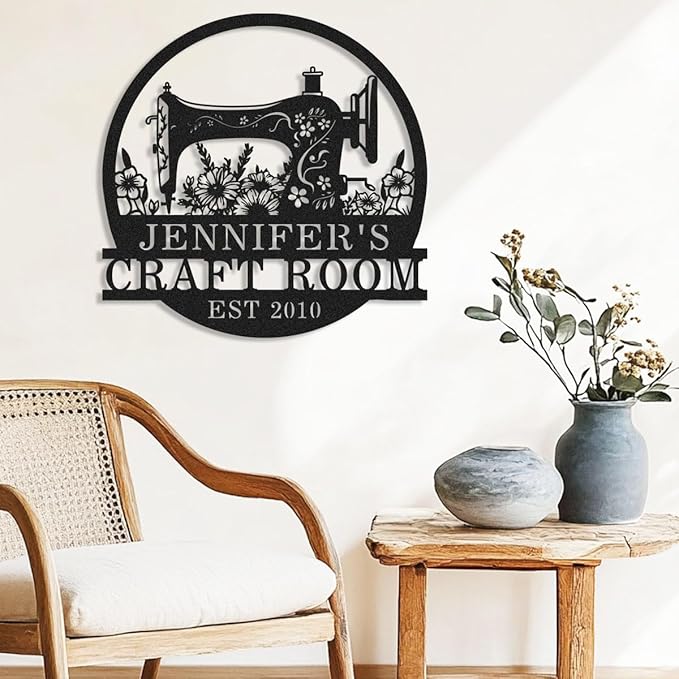 Custom Name Sewing Room Sign, Personalized Flowers Sewing Machine Metal Wall Art Family Name Sign for Mom Grandma Quilting Room Wall Decor Signs Mom's Birthday Mother's Day Gift for Women