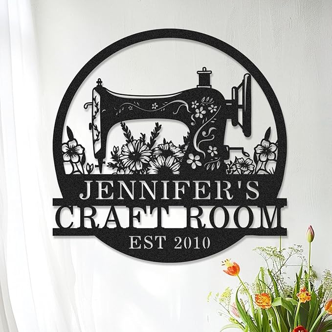 Custom Name Sewing Room Sign, Personalized Flowers Sewing Machine Metal Wall Art Family Name Sign for Mom Grandma Quilting Room Wall Decor Signs Mom's Birthday Mother's Day Gift for Women
