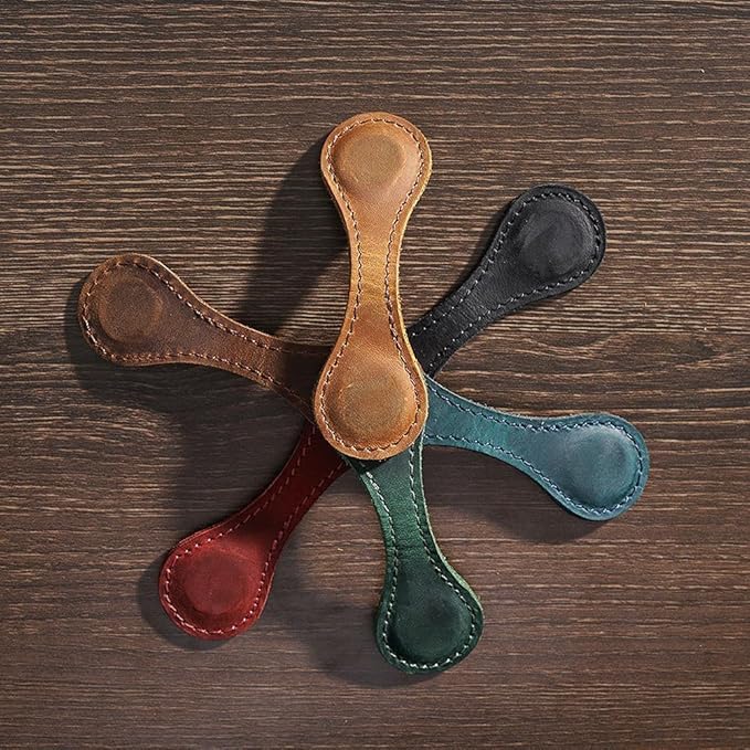 Personalized Magnetic Leather Bookmark, 26 Letters Custom Leather Bookmarks, Handmade, Leather Magnetic Bookmark for Book Lovers Readers Women Kid(Brown，P）