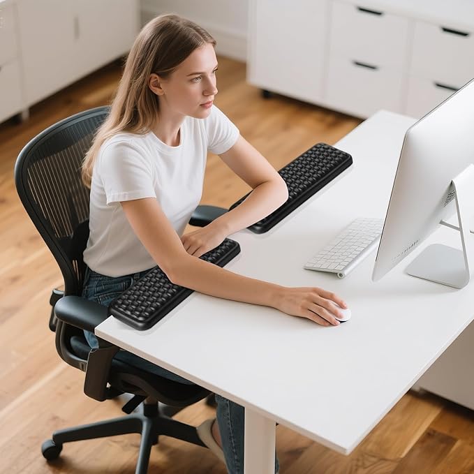 L-Shaped Desk EdgeRest, 2-Piece Set,Desk Elbow Pad, Ergonomic Design, Suitable for Desk and Table Edge, Memory Foam Material, Non-Slip and Wear-Resistant, Black Oval（Leather）